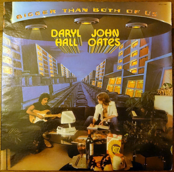 Daryl Hall & John Oates - Bigger Than Both Of Us